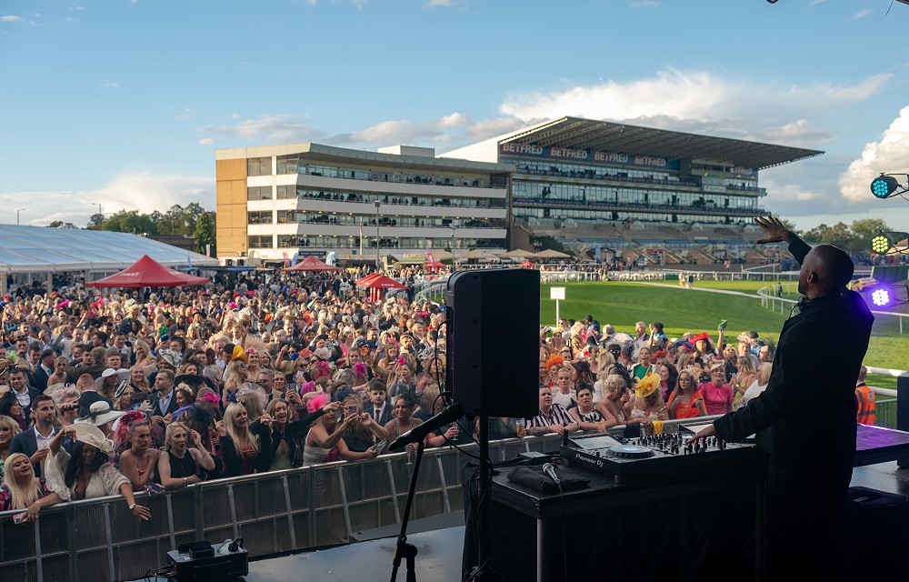DON’T MISS THE ULTIMATE SUMMER SATURDAY SERIES AT DONCASTER RACECOURSE!
