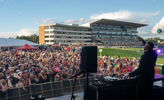 DON’T MISS THE ULTIMATE SUMMER SATURDAY SERIES AT DONCASTER RACECOURSE!