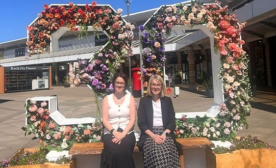 Lakeside Village Outlet Shopping blooms for 30th anniversary celebration