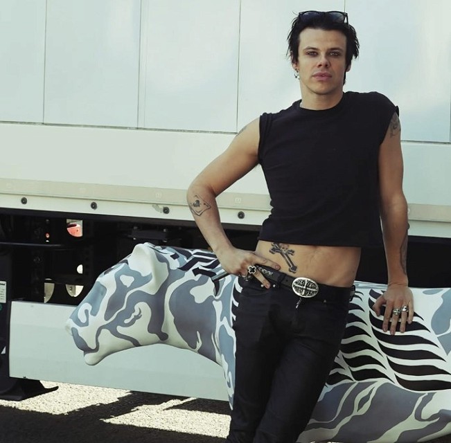 Yungblud-inspired lioness roars into the spotlight at Doncaster Dome as Pride of Yorkshire trail guide launches