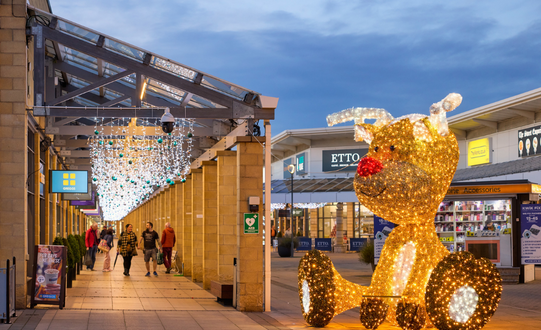 Christmas launches in style at Lakeside Village